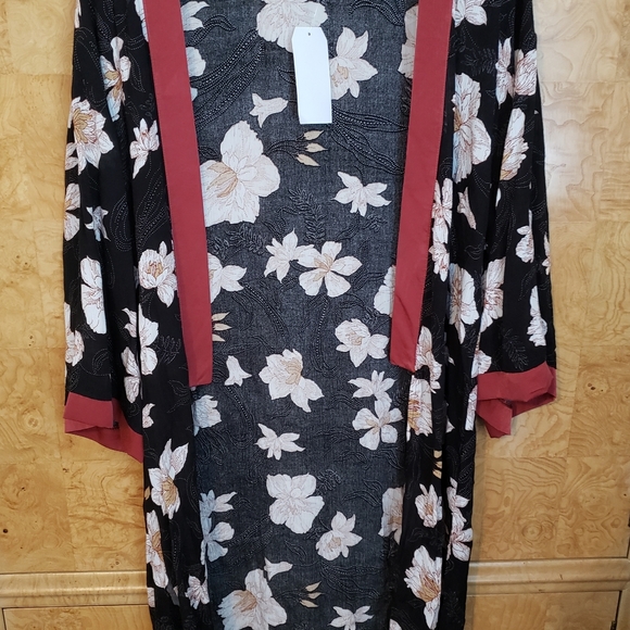 Japanese bloom Kimono Duster - Picture 2 of 3